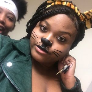 Meet your Posher, Naya